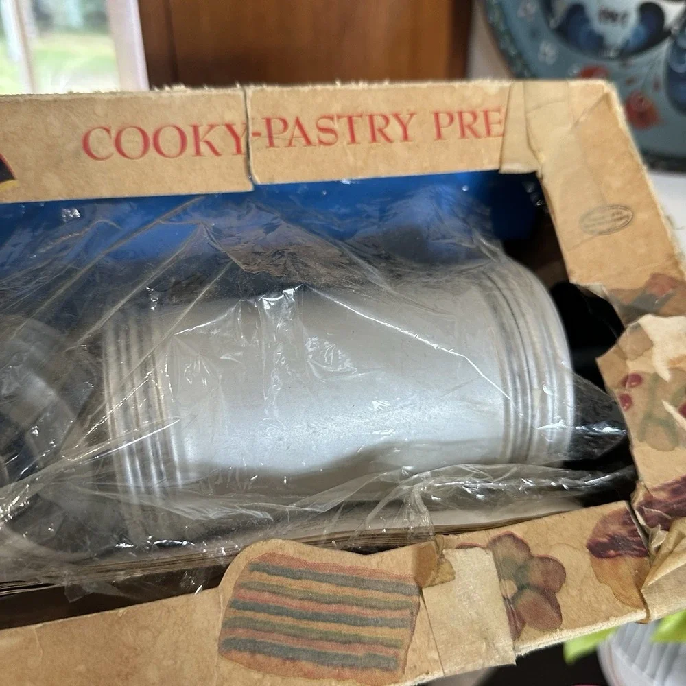 MIRRO‎ VINTAGE Aluminum Cooky Cookie Pastry Press 358-AM Plates Discs Tips Box
